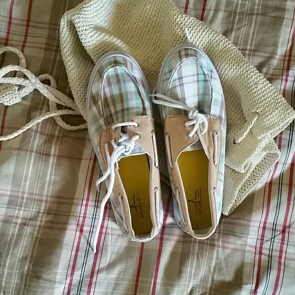 Bluefin boat shoes